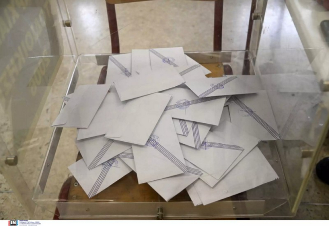 Εκλογές 2023 – Καρδίτσα: Πέντε συλλήψεις για απόπειρα εξαγοράς ψήφων – Είχαν στην κατοχή τους 197 Δελτία Ταυτότητας