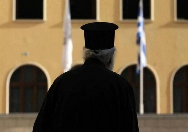 Θρίλερ με το θάνατο ιερέα στο κέντρο της Αθήνας