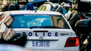 Βύρωνας: Γυναίκα επιτέθηκε και τραυμάτισε με κατσαβίδι έναν 35χρονο