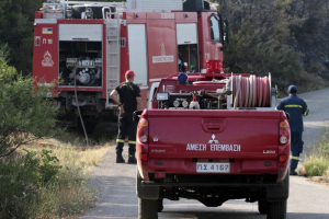 Φωτιά τώρα στο Μεγαλοβούνι Κορινθίας, σηκώθηκαν και εναέρια μέσα
