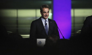 Κ. Μητσοτάκης: Καταστρέφει την ελληνική οικογένεια για να πάρει ένα καλό αξίωμα στις Βρυξέλλες; – Ναι, σύμφωνα με το Politico!