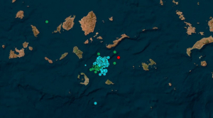 Σεισμοί στη Σαντορίνη: Φεύγουν κάτοικοι και εργαζόμενοι, ανησυχούν και στην Τουρκία με βίντεο που «τραβήχτηκε» η θάλασσα