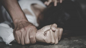 Θεσσαλονίκη: Την απήγαγε, την βίασε και την εξέδωσε έναντι αντιτίμου