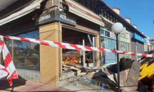 Κινηματογραφική διάρρηξη στο Καπανδρίτι: Εισέβαλαν σε κοσμηματοπωλείο με μπουλντόζα!