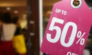 Αλλάζουν οι εκπτώσεις όπως τις ξέρουμε: Πότε μπορείτε να ζητήσετε «έξτρα ψαλίδι» στις τιμές