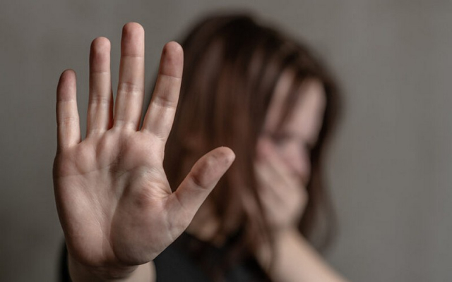 Θεσσαλονίκη: Παρά τον άγριο ξυλοδαρμό της τον συγχώρεσε, επέστρεψε και ζήτησε να μην φυλακιστεί!