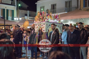 Λευκάδα: Μεγαλοπρέπεια και κατάνυξη στην Περιφορά των Επιταφίων (φωτορεπορτάζ)
