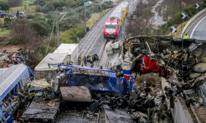 Η τραγική ιστορία του Δημήτρη: Έχασε τη μητέρα από καρκίνο και τώρα πατέρα και αδελφό στα Τέμπη