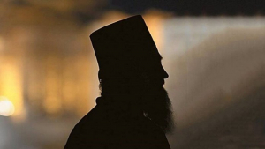 Πήλιο: Ιερέας ξυλοκόπησε την παπαδιά και έσπασε τα πάντα στο σπίτι