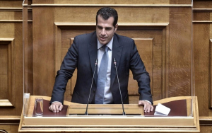 Πλεύρης: Σε αναστολή οι αρνητές υγειονομικοί όσο διαρκεί η πανδημία