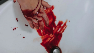 Θεσσαλονίκη: Μαχαίρωσε τον πατέρα της 26χρονη - «Με χούφτωνε»