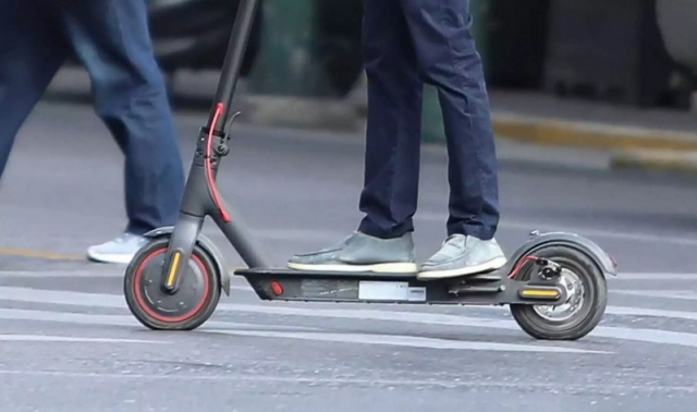 Λέσβος: 16χρονος που οδηγούσε πατίνι, έφαγε πρόστιμο