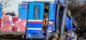 Νέες συγκλονιστικές μαρτυρίες από την τραγωδία στα Τέμπη: «Άκουγα ανθρώπους να φωνάζουν “καίγομαι”» – «Η κόρη μου ζει από θαύμα»