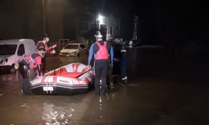 Κακοκαιρία Adel: Πλημμύρες στην Κέρκυρα - Με βάρκα απεγκλώβισε κόσμο η ΕΜΑΚ - Κλειστά σχολεία