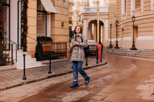 Πώς να φορέσετε Dr. Martens και να δείχνετε κομψή σε κάθε ηλικία