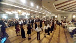 Ο χριστουγεννιάτικος χορός του «Αλέξανδρου» | Οι κληρώσεις των δώρων