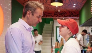 Χαμός στο Twitter με τη φωτογραφία του Μητσοτάκη μέσα σε πιτσαρία