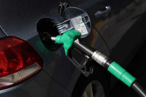 Καύσιμα: Μικρή πτώση στις τιμές σε βενζίνη και πετρέλαιο