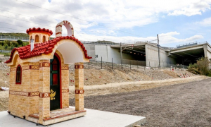 Τέμπη: Συγκλονίζει πατέρας θύματος – «Νιώθω το ουρλιαχτό του όταν πέθαινε»