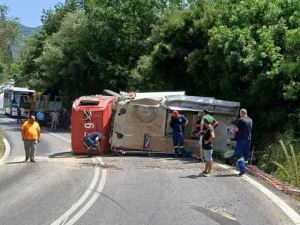 Κέρκυρα: Ανετράπη πυροσβεστικό - Στο νοσοκομείο 2 Πυροσβέστες