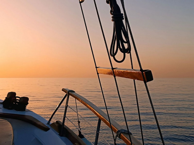 Τραυματίστηκε τουρίστρια μετά από πτώση της σε κατάστρωμα σκάφους
