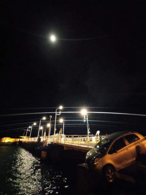 Λευκάδα: Αυτοκίνητο σφήνωσε στην πλωτή γέφυρα...
