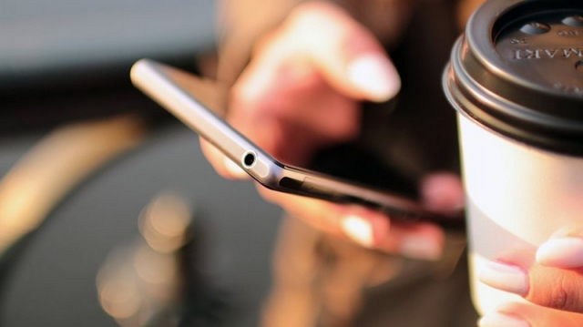 Κρήτη: Της παρουσιάστηκε ως ερωτευμένος που θέλει να μείνουν μαζί – Της «έφαγε» πάνω από 100.000 ευρώ