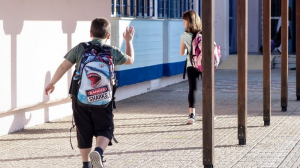 Τέλος οι μάσκες σε σχολεία και πανεπιστήμια, η μοναδική περίπτωση που είναι υποχρεωτική