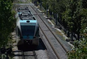 Τέμπη: «Έκαναν πάρτι, έσβηναν φώτα, μουσικές, ουίσκι» το βράδυ στο σταθμαρχείο Λάρισας – Τι καταγγέλει καθαρίστρια του ΟΣΕ