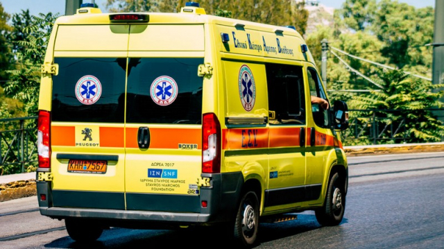 Άγιος Δημήτριος: «Η κόρη μου λιποθύμησε από το ξύλο», λέει η μάνα της 15χρονης