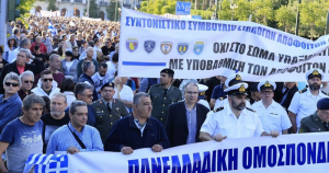 Χιλιάδες στρατιωτικοί στον δρόμο κατά του νομοσχεδίου