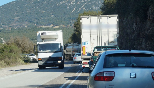 Περιορισμένη κυκλοφορία οχημάτων άνω των 4ων τόνων στις Ε.Ο. Πρέβεζας