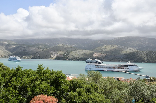 Tρία κρουαζιερόπλοια στη Κεφαλονιά - Πλημμύρισε από τουρίστες το Αργοστόλι