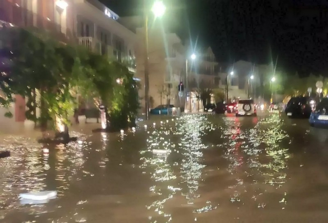 Κεφαλονιά: Μπουρίνι μετέτρεψε σε Βενετία το Αργοστόλι (βίντεο)
