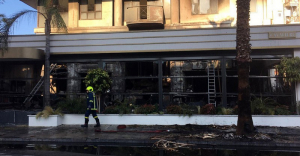 Νέα Σμύρνη: Στάχτη γνωστό εστιατόριο - «Πέταξαν κάτι μέσα στο μαγαζί και έπιασε φωτιά»