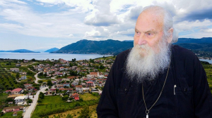 Πώς ένας ξυπόλητος τσαγκάρης έγινε ο πιο αγαπημένος ιερέας της Πλαγιάς