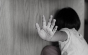 Αλεξανδρούπολη: Συνέλαβαν μητέρα που έχει καταγγείλει τον σύζυγό της για ενδοοικογενειακή βία