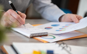 Εφορία: Αρχίζει διασταυρώσεις σε εισόδημα – δαπάνες