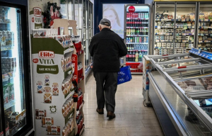 Μάστιγα η ακρίβεια για τα νοικοκυριά: Φεύγουν οι εκπτώσεις από τα ράφια – Ανεβαίνουν κατακόρυφα οι τιμές