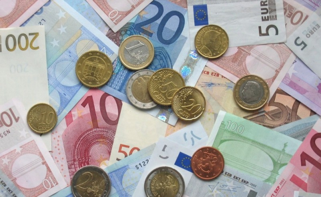 Η ΕΚΤ προειδοποιεί: Κρατήστε μετρητά στο σπίτι για ώρα ανάγκης