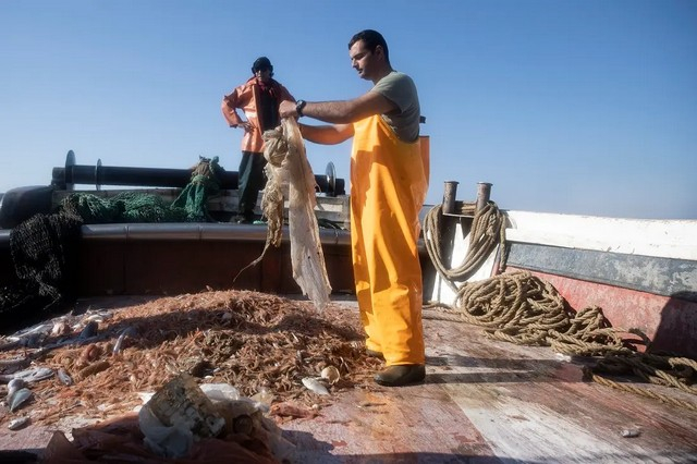 Για 6η συνεχόμενη χρονιά οι αλιείς καθαρίζουν τον βυθό «Ψαρεύοντας απορρίμματα»