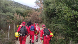 Πόρος: Εθελοντές του Ερυθρού Σταυρού στις έρευνες για τον εντοπισμό του άτυχου άνδρα