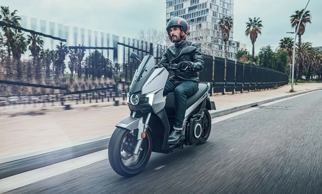 Επιδότηση μαμούθ για ηλεκτρικά δίκυκλα