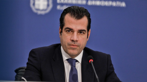 Πλεύρης: Μέσα στον Οκτώβριο οι αποφάσεις για επιστροφή των ανεμβολίαστων υγειονομικών στο ΕΣΥ