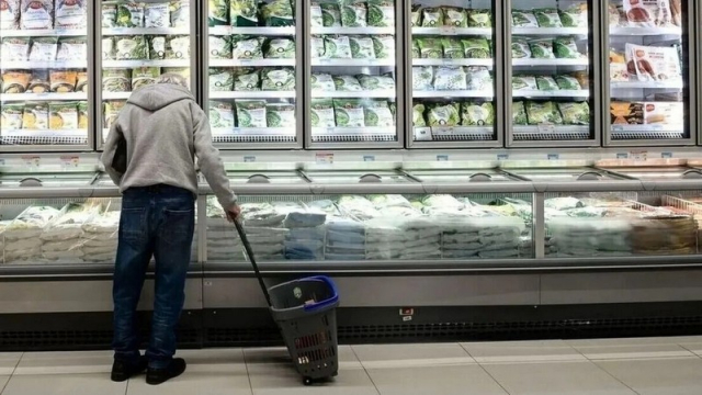 Η ακρίβεια «τρώει» τις αυξήσεις στο εισόδημα των νοικοκυριών