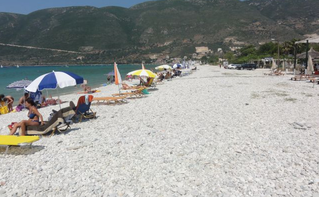 Και η ακτή Πόντι της Λευκάδας ανάμεσα στις 13 που έχασαν την Γαλάζια Σημαία