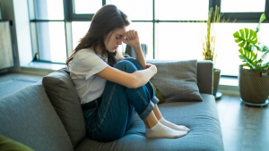 Κατάθλιψη – Συμπτώματα: Η βιταμίνη που έχει τη δύναμη να βελτιώσει τη διάθεση