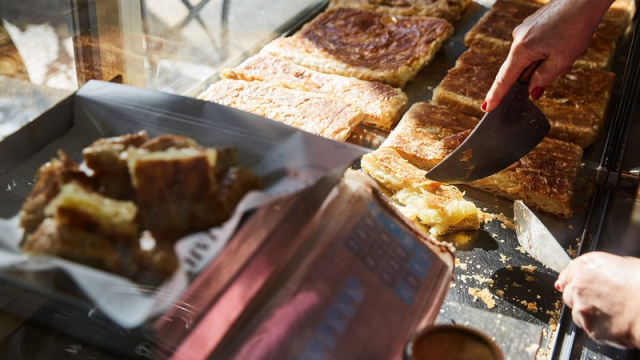 Καταδικάστηκε 60χρονος με προβλήματα υγείας επειδή έκλεψε… μπουγάτσες