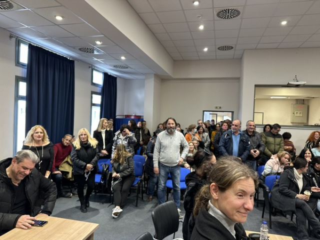 Σε ζεστό κλίμα η κοπή πίτας των εργαζομένων δήμου Λευκάδας
