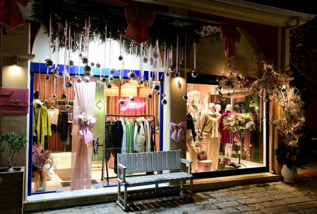 Τα... σπάει ο χριστουγεννιάτικος διάκοσμος του ΖΕΝ! (φωτορεπορτάζ)